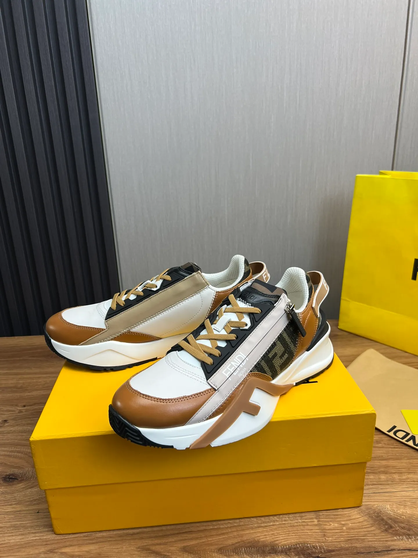 Men's men's shoes💰520💰 Fendi [Fendi] hot style is on the market🔥Fashionable casual men's shoes🔱Made of original brand fly knit fabric. Original cowhide + breathable mesh lining + sheepskin feet. Perfect shape and top quality, you deserve it🔜Original rubber outsole, ultra-light, non-slip and wear-resistant👣 Standard size 38-44